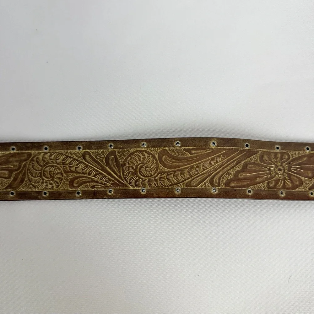Streets Ahead Women’s size Medium Brown Leather Painted Gold Rhinestone Belt